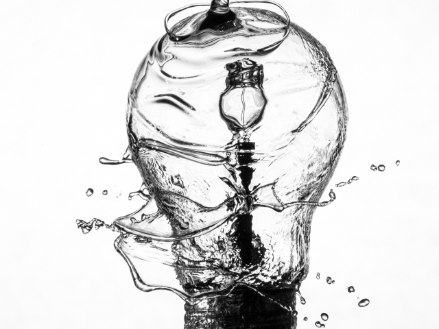 Light bulb splashing in water